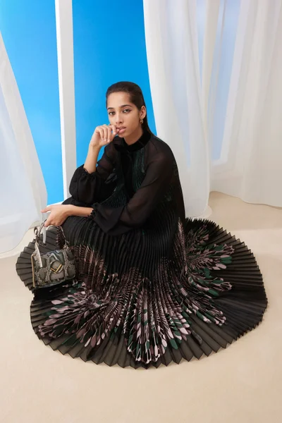 Look 18